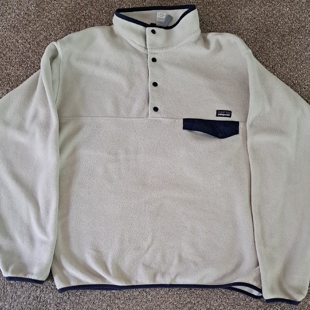 Patagonia Mens Large Off-White Fleece Jacket with Black Trim. VG Condition